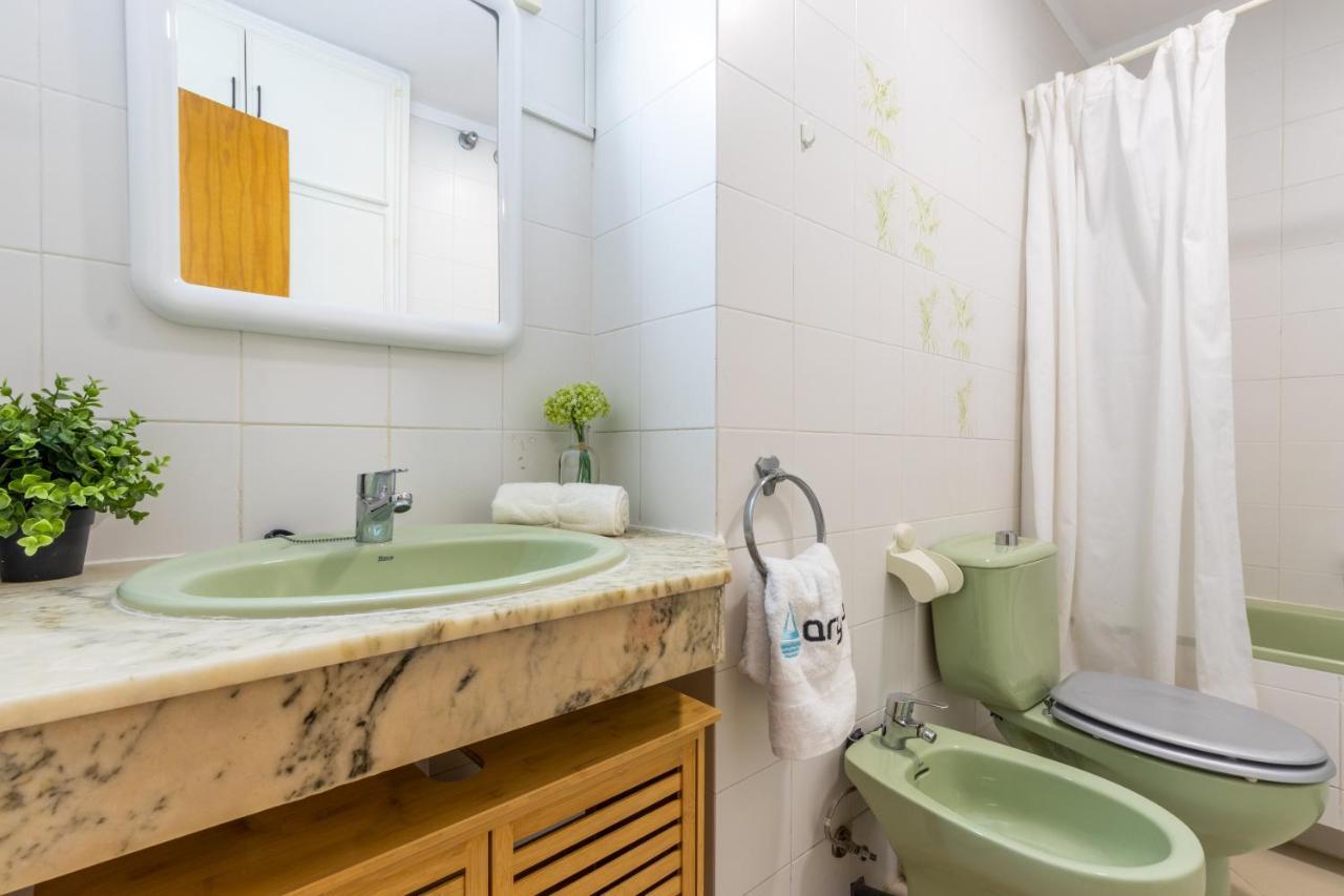Novelty Con Vistas Al Mar Apartment Салоу Екстериор снимка