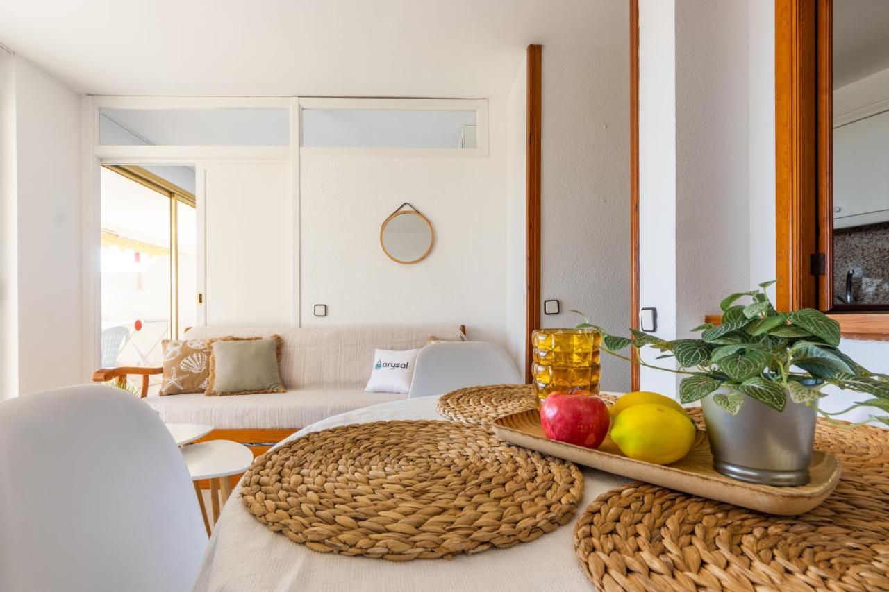 Novelty Con Vistas Al Mar Apartment Салоу Екстериор снимка