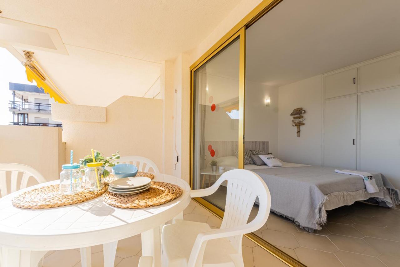 Novelty Con Vistas Al Mar Apartment Салоу Екстериор снимка