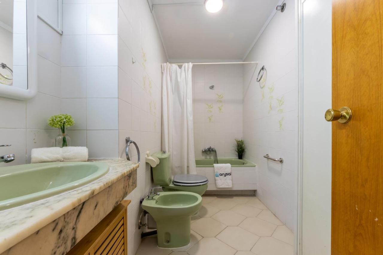 Novelty Con Vistas Al Mar Apartment Салоу Екстериор снимка