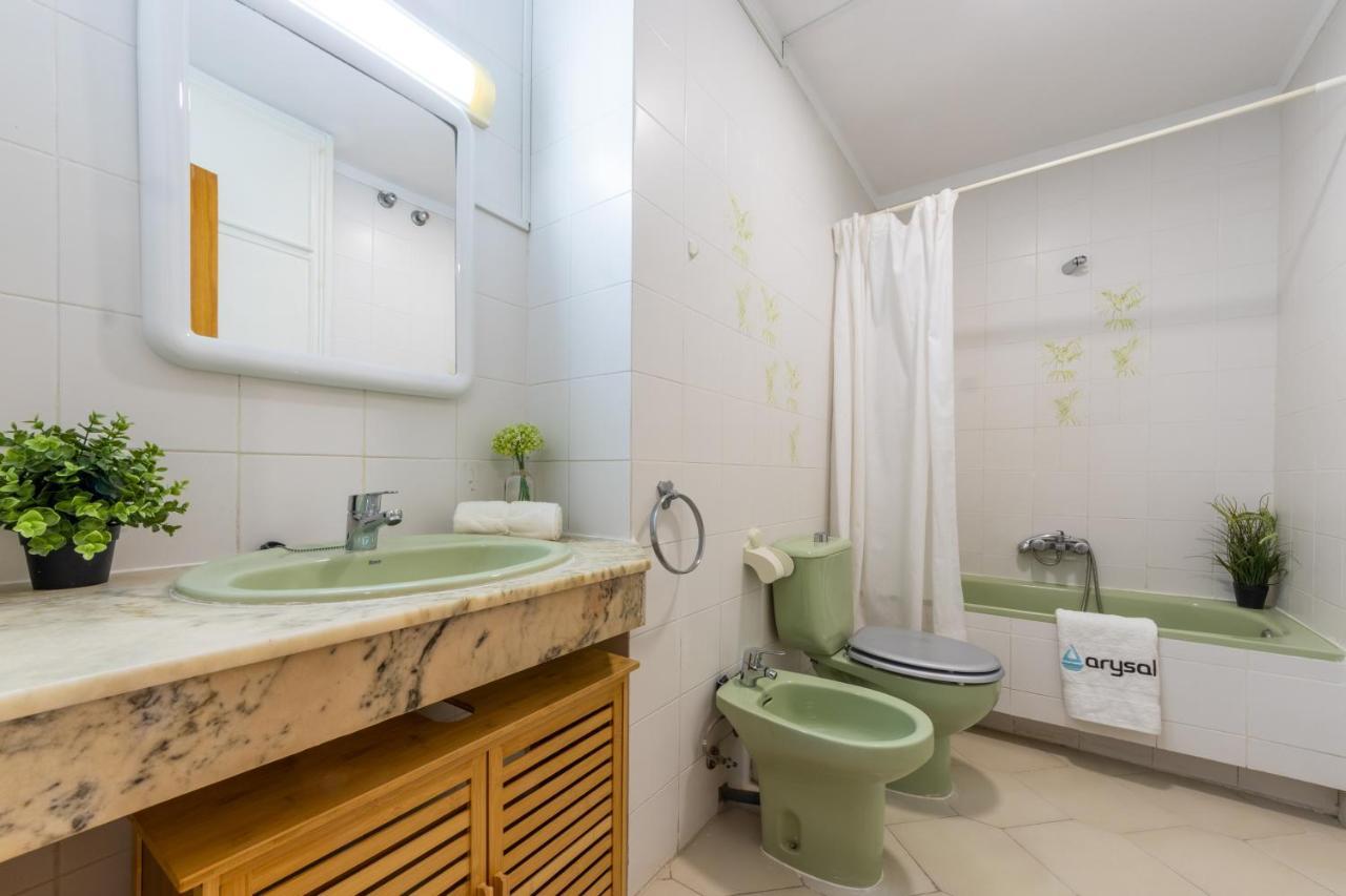 Novelty Con Vistas Al Mar Apartment Салоу Екстериор снимка